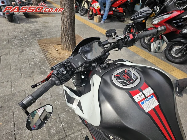가와사키 Z900 2022 화이트 사진 6