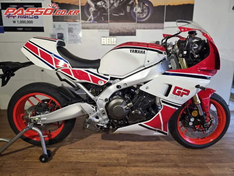 야마하 XSR900 GP 2025 한정판 GP 레드 사진 1