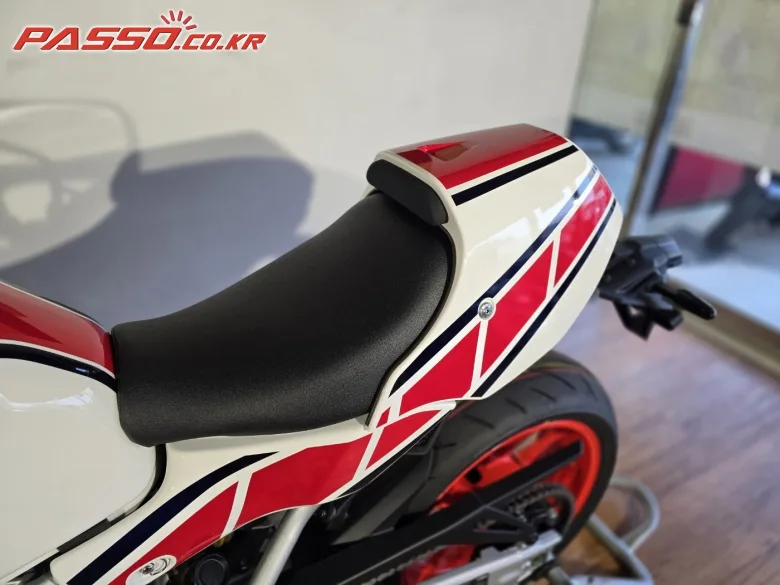 야마하 XSR900 GP 2025 한정판 GP 레드 사진 8