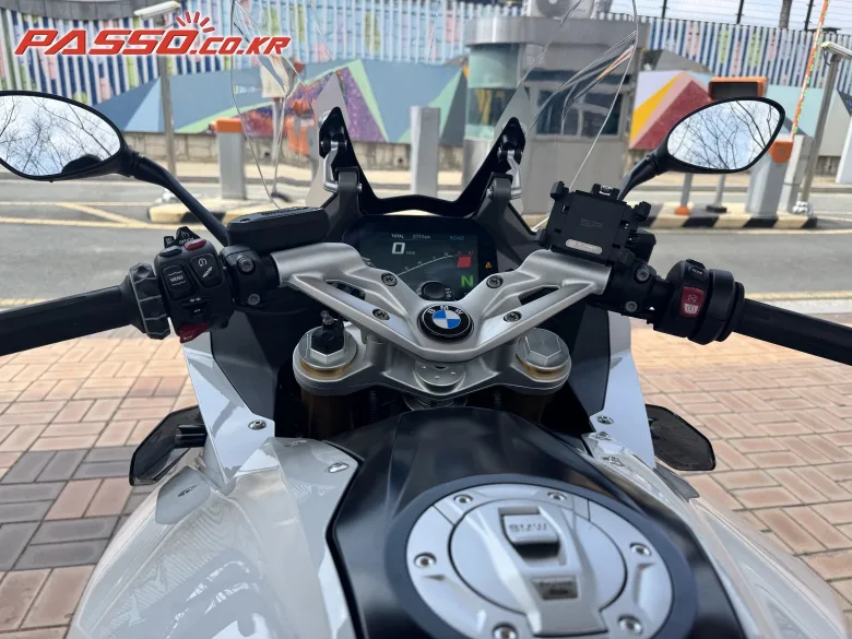 BMW R1250RS 2023 화이트 사진 4