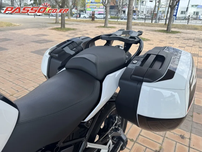 BMW R1250RS 2023 화이트 사진 8