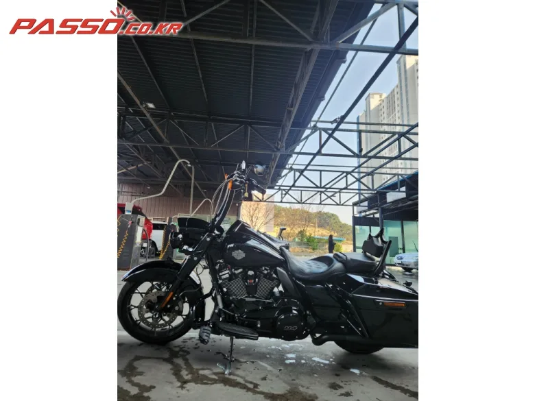 할리데이비슨 로드킹 스폐셜 2022 검정색 사진 2