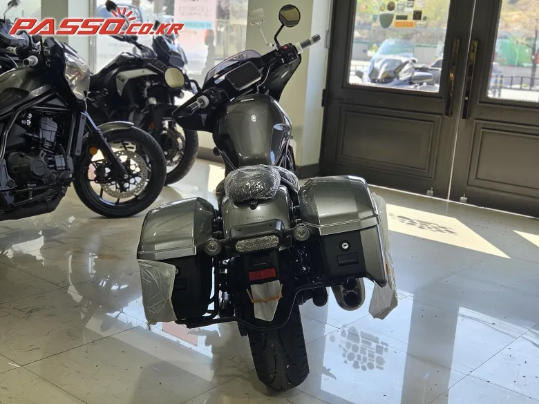 혼다 레블 1100T DCT 2026 화이트 사진 3