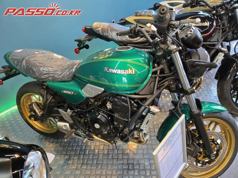 가와사키 Z650RS 2023 그린