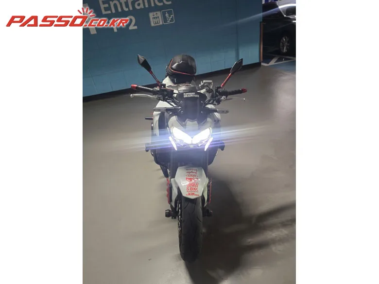 가와사키 Z900 2022 화이트 사진 3