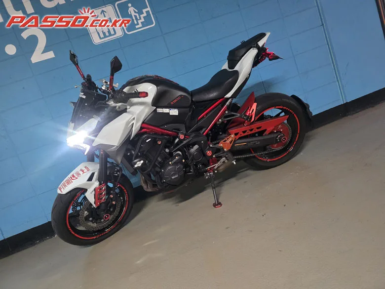 가와사키 Z900 2022 화이트 사진 5