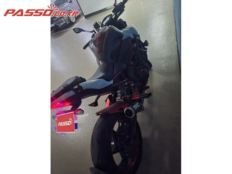 가와사키 Z900 2022 화이트 사진 7