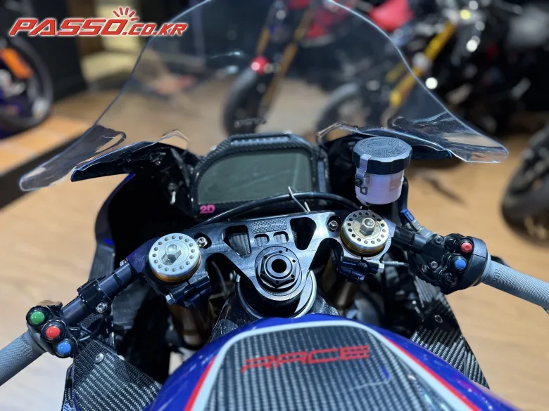 BMW HP4 레이스 2019 화이트 사진 4