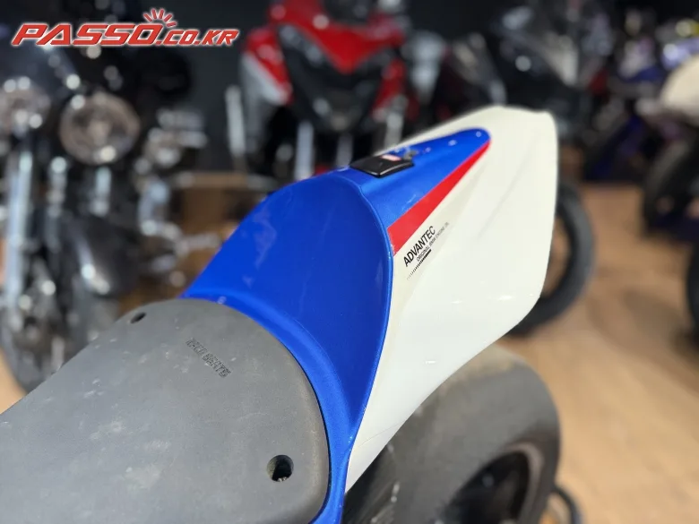 BMW HP4 레이스 2019 화이트 사진 8