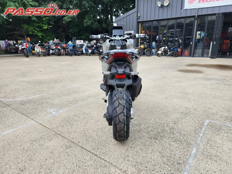 혼다 X-ADV750 2026 실버 사진 3