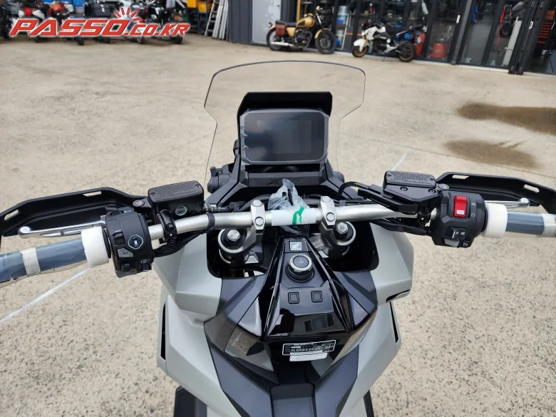 혼다 X-ADV750 2026 실버 사진 4