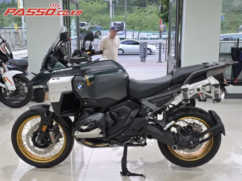 BMW R1300GS 어드벤처 2026 블랙 사진 2