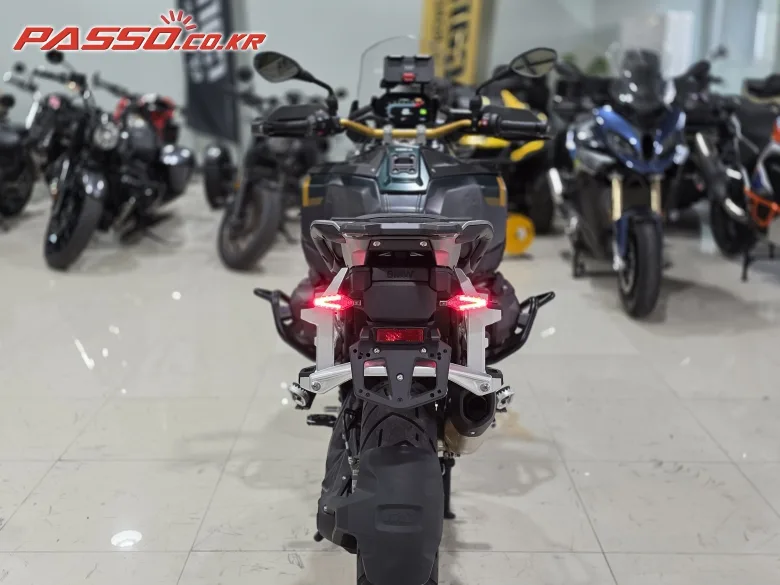 BMW R1300GS 어드벤처 2026 블랙 사진 3