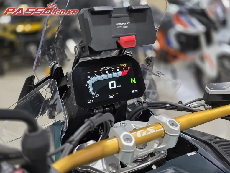 BMW R1300GS 어드벤처 2026 블랙 사진 4