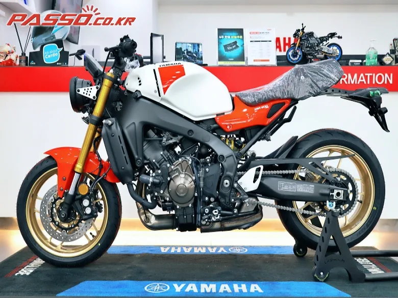 야마하 XSR 900 ABS 2025 화이트 사진 2