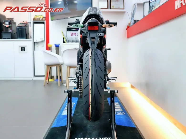 야마하 XSR 900 ABS 2025 화이트 사진 3