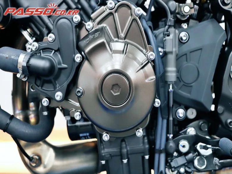 야마하 XSR 900 ABS 2025 화이트 사진 5