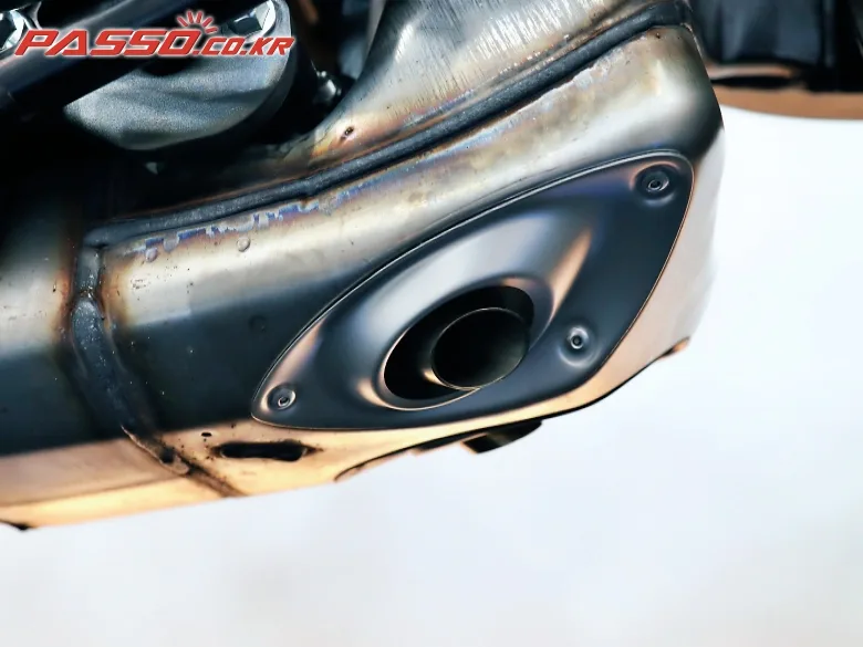 야마하 XSR 900 ABS 2025 화이트 사진 7