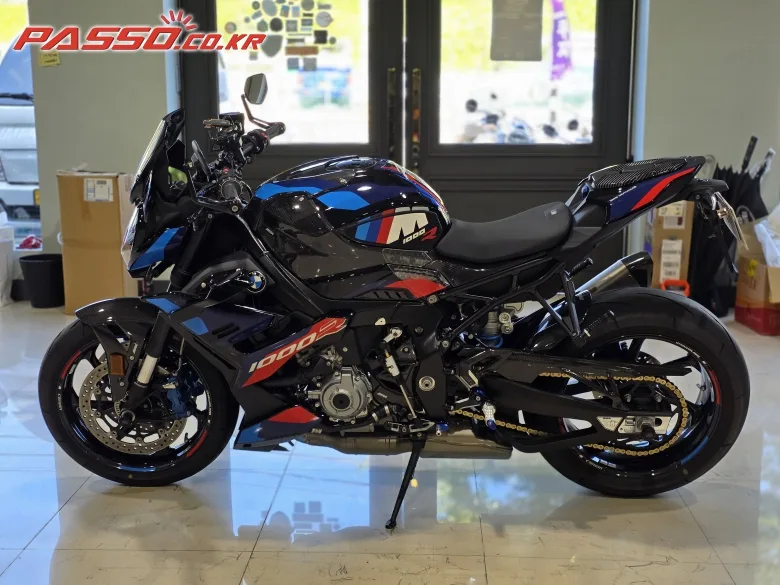 BMW M 1000 R 2026 블루 사진 2