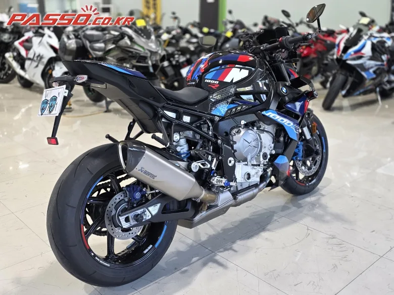 BMW M 1000 R 2026 블루 사진 3