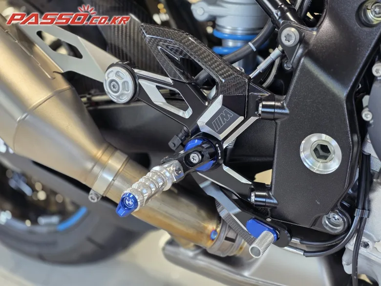 BMW M 1000 R 2026 블루 사진 5