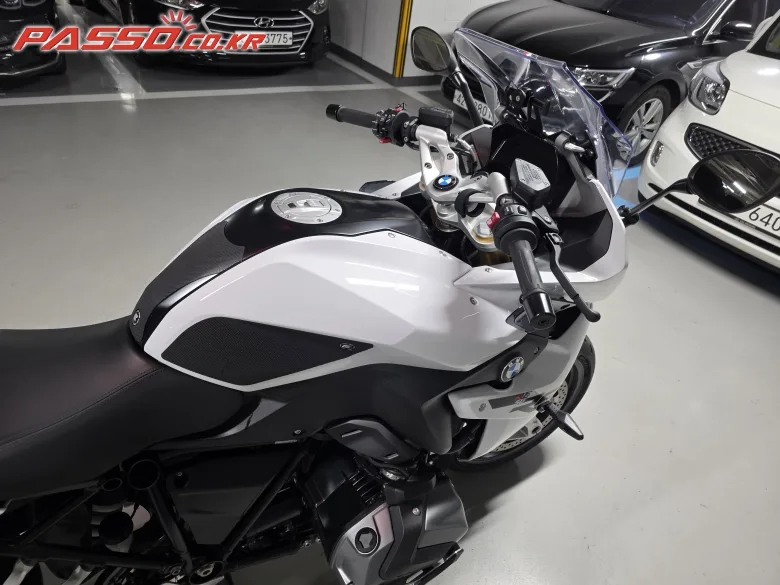 BMW R 1250 RS 2024 화이트 사진 8