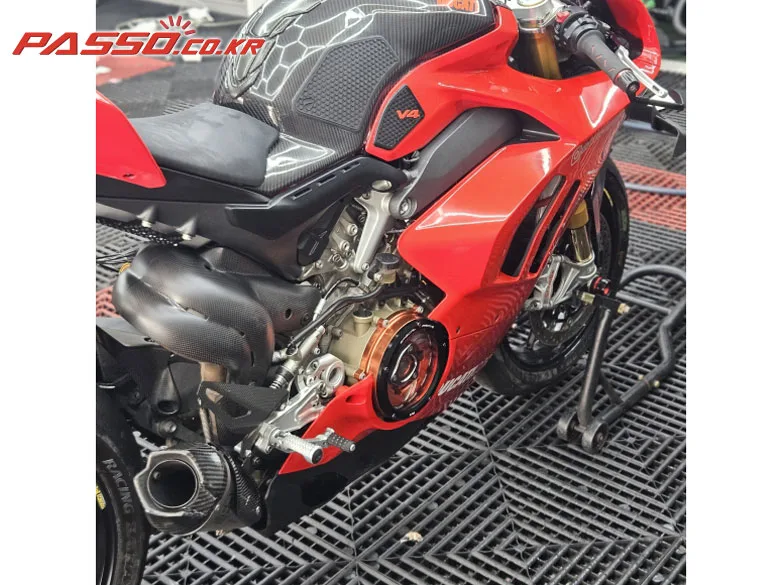 두카티 파니갈레 V4 S 2020 레드 사진 2