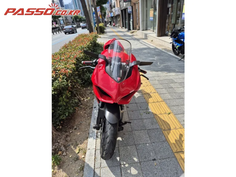 두카티 파니갈레 V2 2021 레드 사진 6
