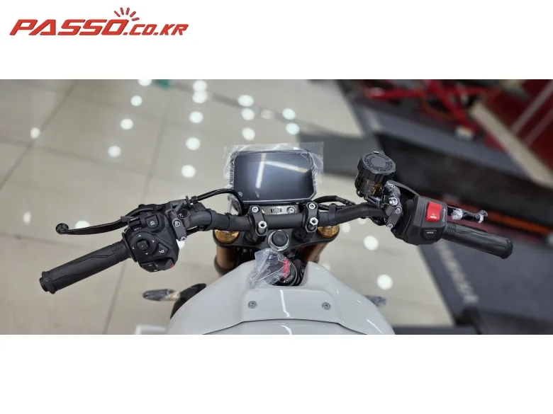 야마하 XSR 900 2025 레드 사진 4