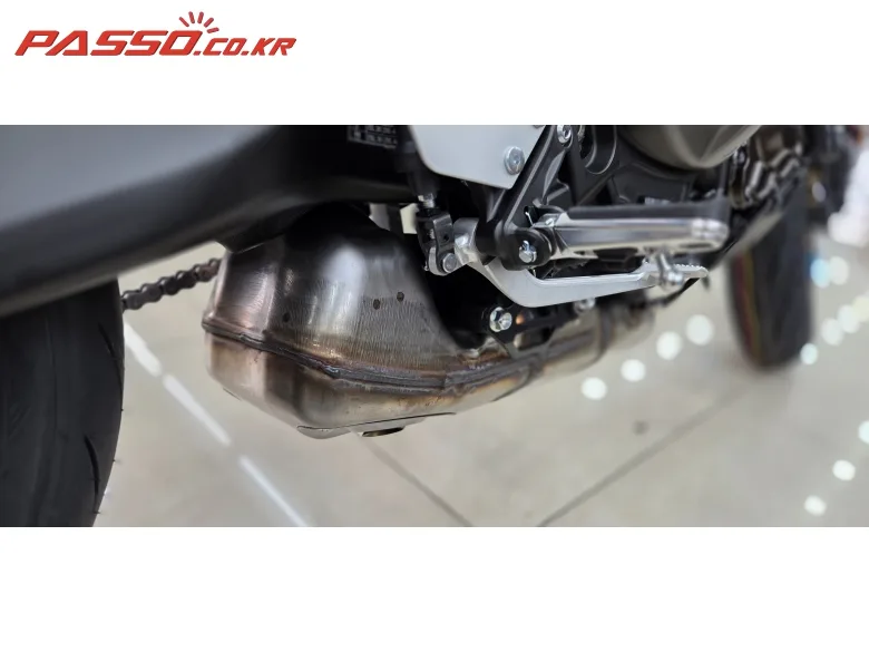 야마하 XSR 900 2025 레드 사진 7