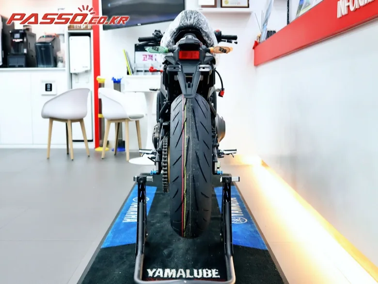 야마하 XSR 900 2025 블랙 사진 3