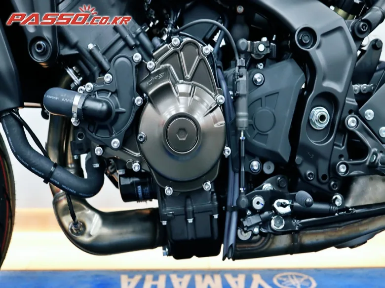 야마하 XSR 900 2025 블랙 사진 7