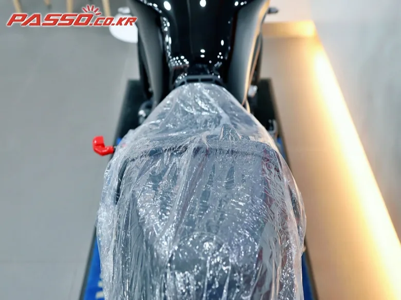 야마하 XSR 900 2025 블랙 사진 8