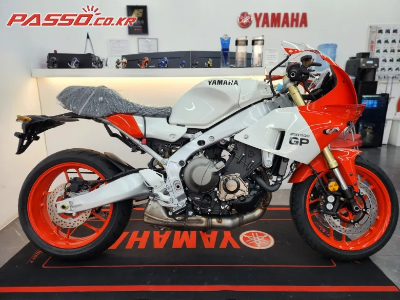 야마하 XSR 900 GP 2024 화이트 사진 1