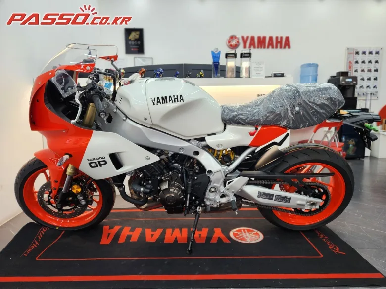 야마하 XSR 900 GP 2024 화이트 사진 2