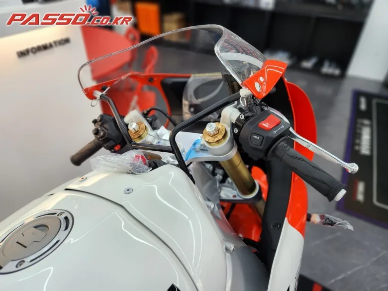 야마하 XSR 900 GP 2024 화이트 사진 4