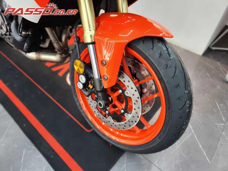 야마하 XSR 900 GP 2024 화이트 사진 6