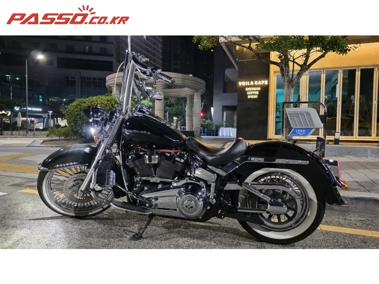 할리데이비슨 소프테일디럭스 2019 블랙 사진 2