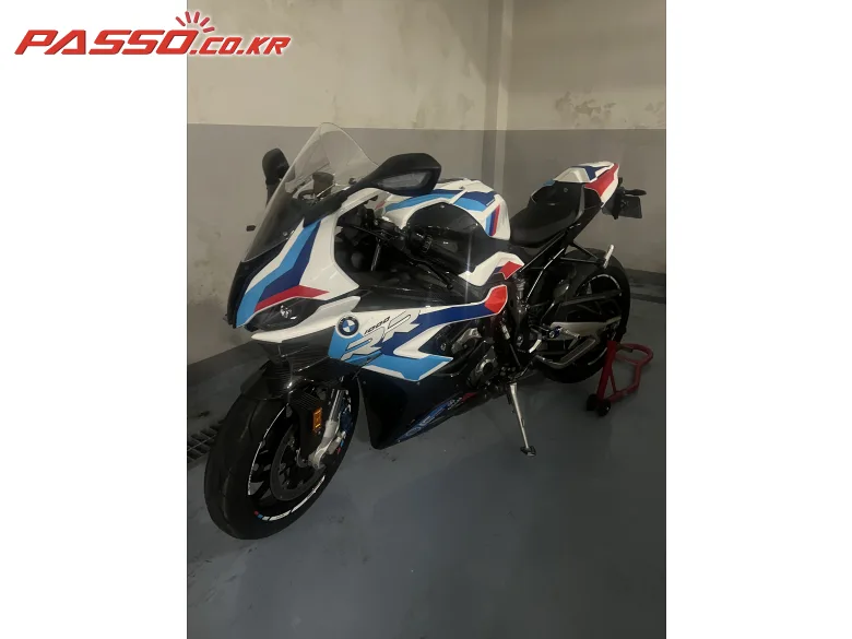 BMW M1000RR 컴페티션 2022 화이트 사진 2