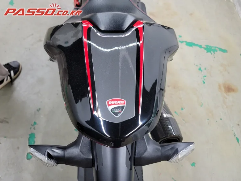두카티 몬스터 1200 R 2016 블랙 사진 3