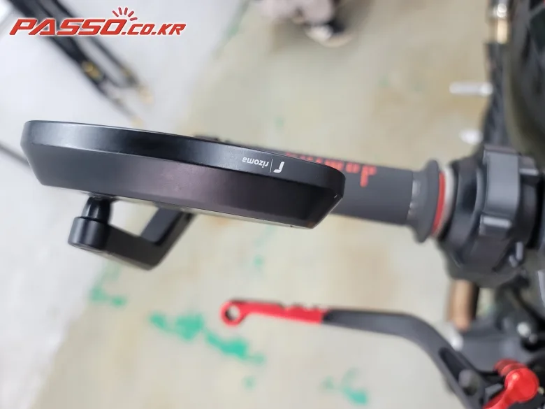 두카티 몬스터 1200 R 2016 블랙 사진 4