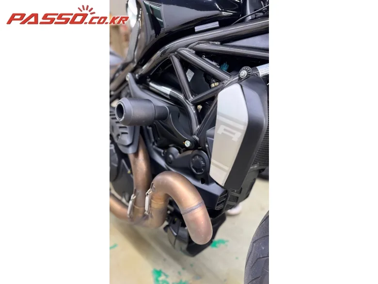 두카티 몬스터 1200 R 2016 블랙 사진 5