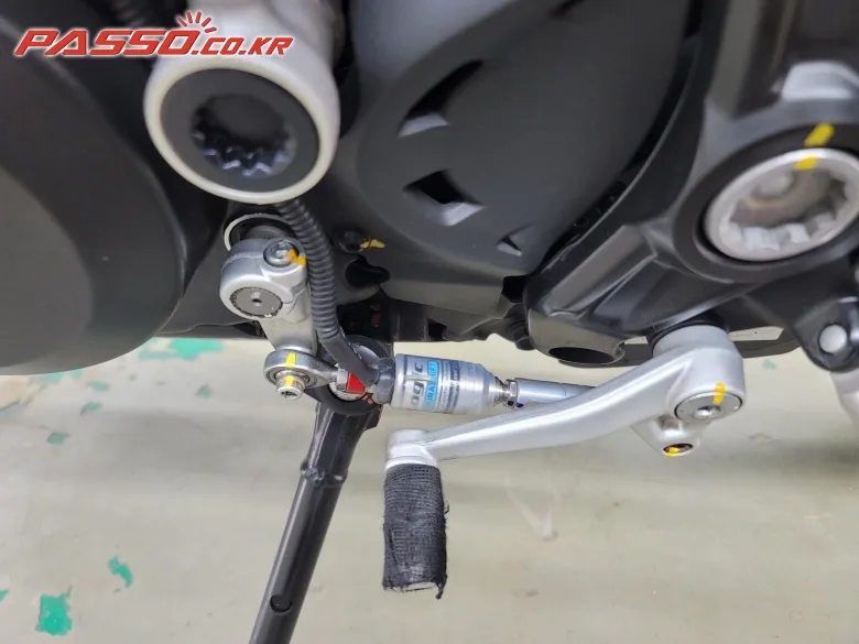 두카티 몬스터 1200 R 2016 블랙 사진 7
