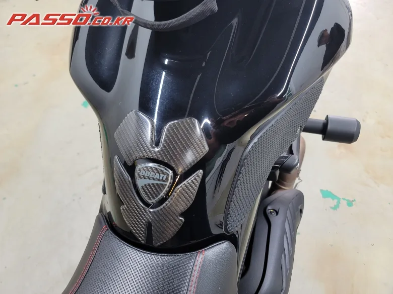 두카티 몬스터 1200 R 2016 블랙 사진 8