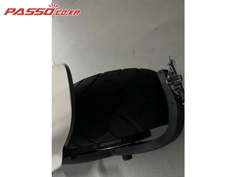 할리데이비슨 FXDR 114 2019 화이트 사진 6