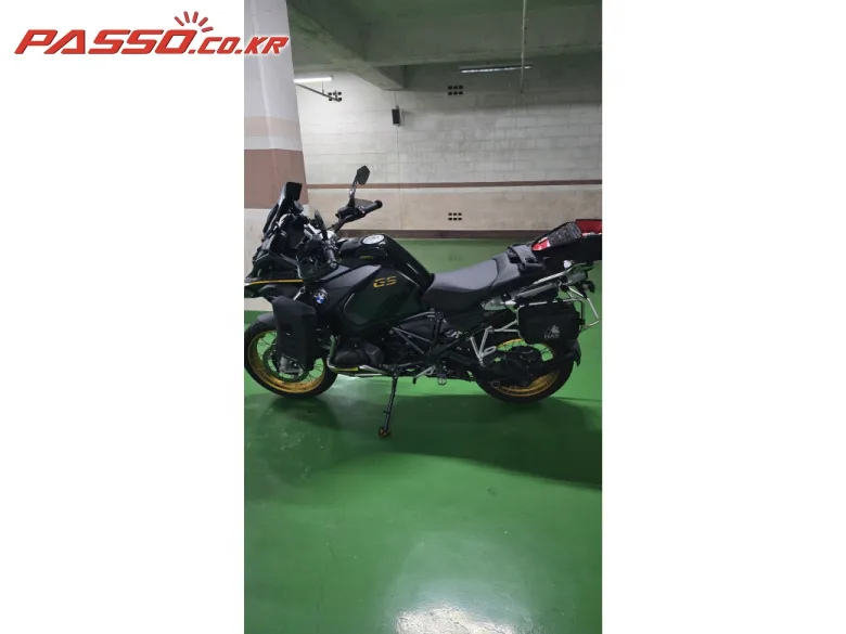 BMW R1250GS Adventure 얼티메이트에디션 2024 블랙 사진 2