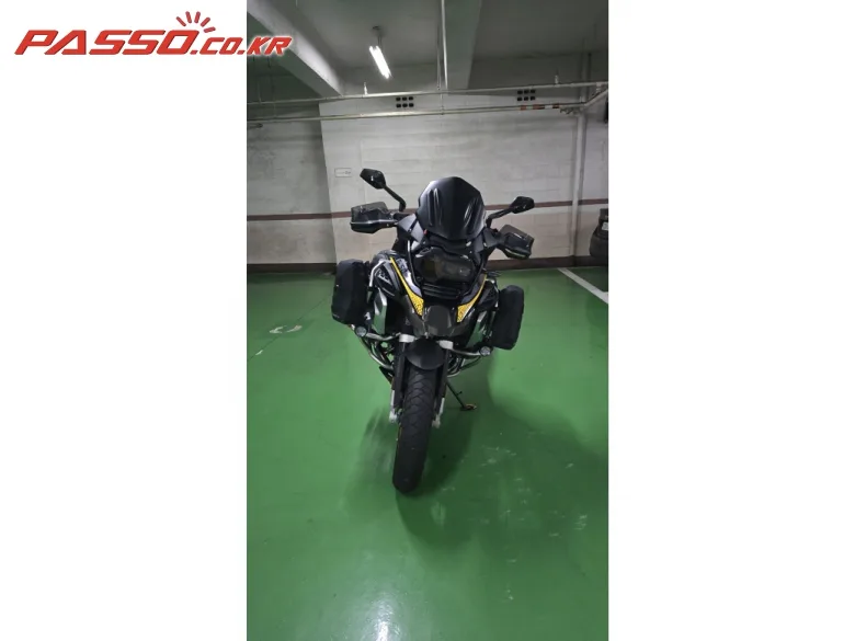BMW R1250GS Adventure 얼티메이트에디션 2024 블랙 사진 3