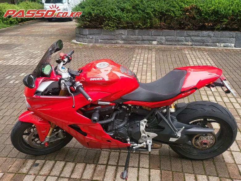 두카티 슈퍼스포츠 950 S 2019 레드 사진 2
