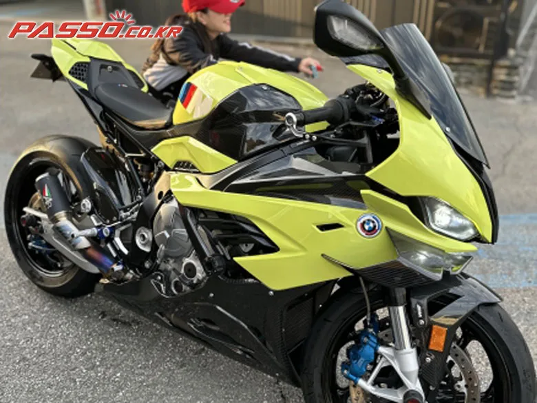 BMW M 1000 RR 2022 옐로 사진 1