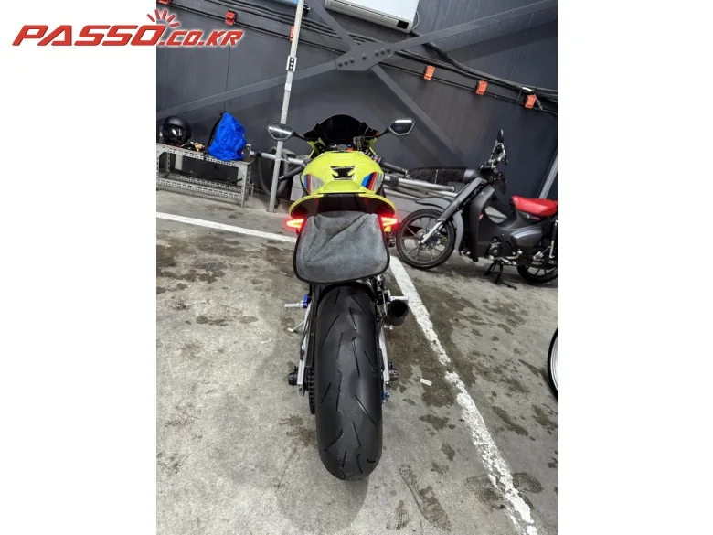 BMW M 1000 RR 2022 옐로 사진 3